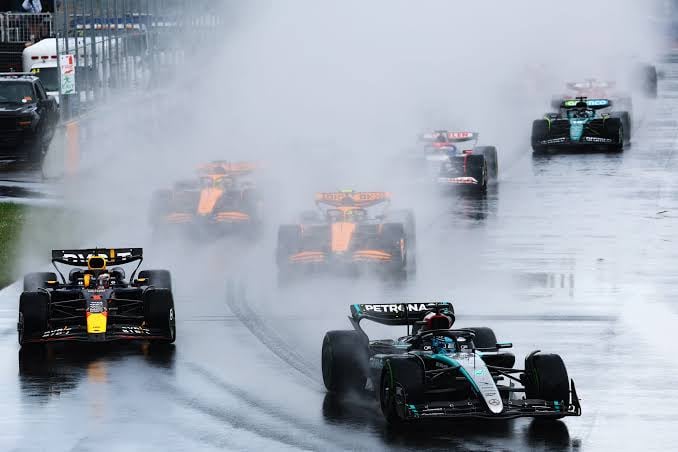 thumbnail No Canadá, Max Verstappen corre sob ameaça.