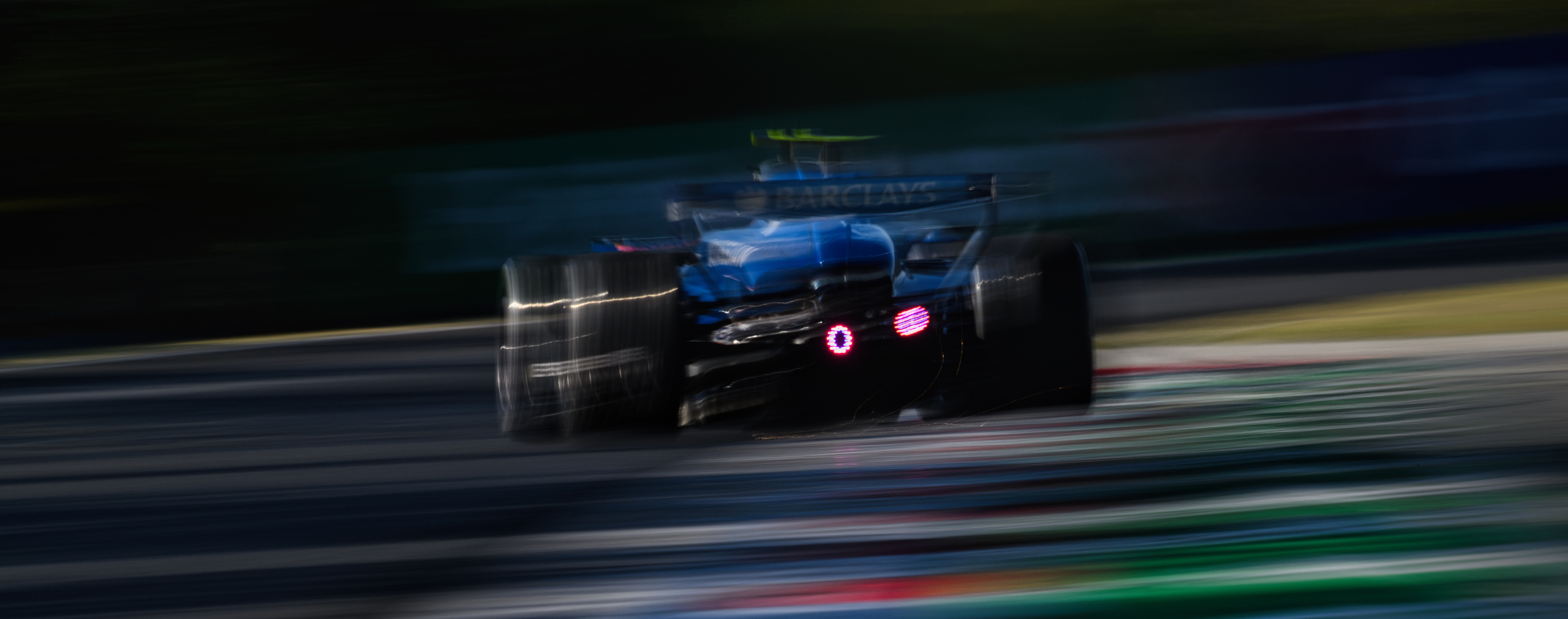thumbnail Antes das férias, equipes de F1 testam novidades na Hungria.