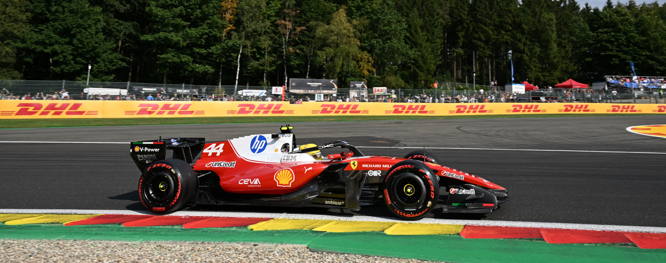 thumbnail Spa: a Ferrari aposta em Lewis Hamilton.